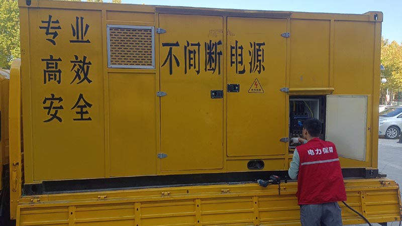 泾川柴油发电机组和UPS电源配合使用时，如何避免切换过程中的电力中断？